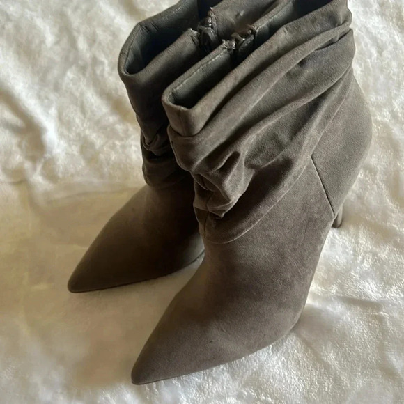 EUC JustFab Alyssa Slouchy Stiletto Bootie - Faux Suede -Dark Grey - Size 7.5 - Picture 8 of 8